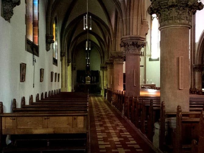 Herz Jesu Kirche von Innen CYMERA 20140226 124631