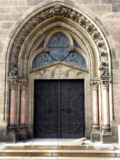 Eingangstor Herz Jesu Kirche CYMERA 20140226 125753