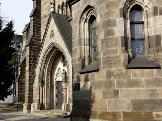 Aussenansicht der Herz Jesu Kirche CYMERA 20140226 125835