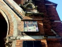 Theaterruine Schild CYMERA 20140311 130837