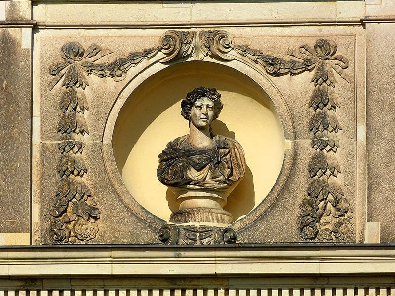 Skulptur am Palais