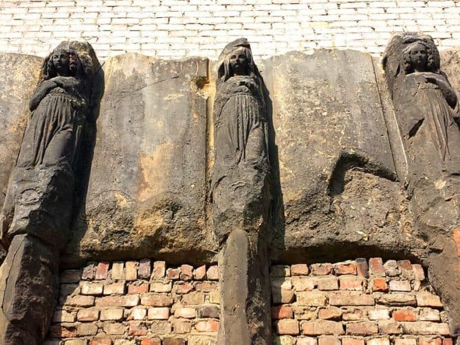 Steinskulpturen an der Zionskirche CYMERA 20140402 115838