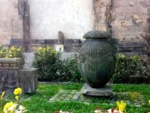 Steinvase für der Alten Zionskirche CYMERA 20140402 120401