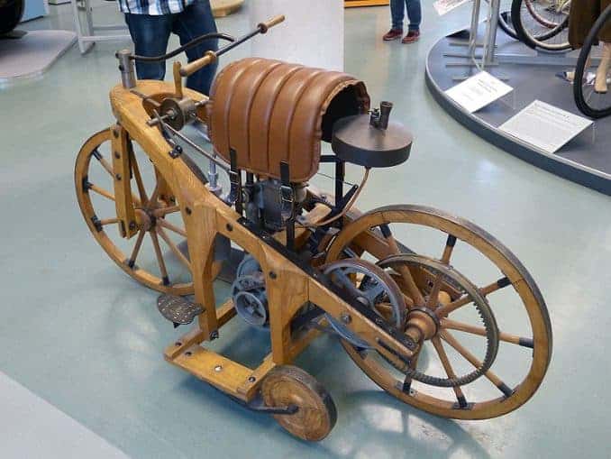 Motorrad aus Holz