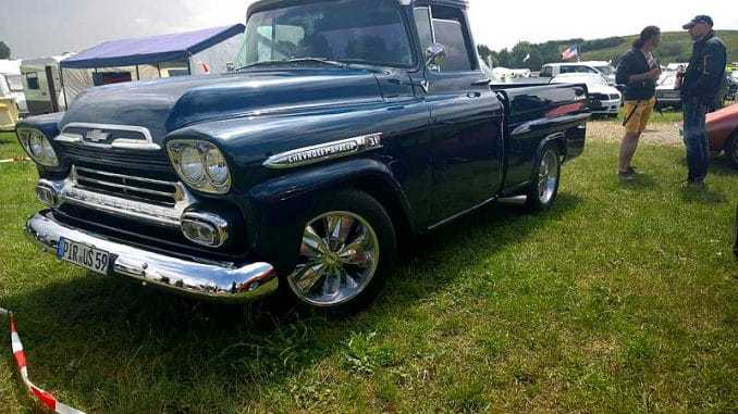 Großer schwarzer Pick-Up Oldtimer 🥇 DresdenAusflug.de