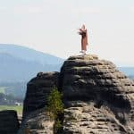 Bastei Figur auf dem Felsen