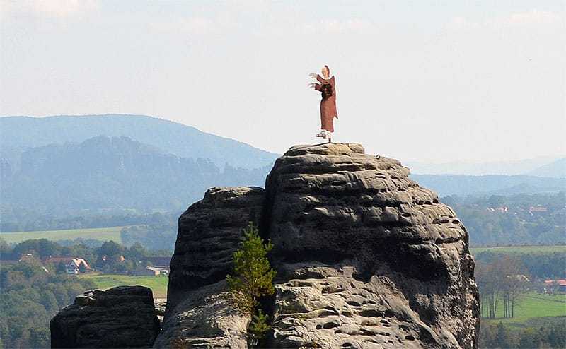 Bastei Figur auf dem Felsen