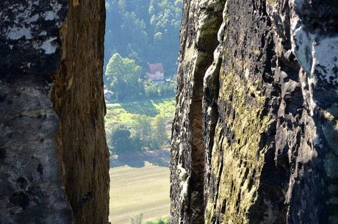 Ausflugsziel Bastei und Felsenburg Neurathen in der Sächsischen Schweiz Felsspalte
