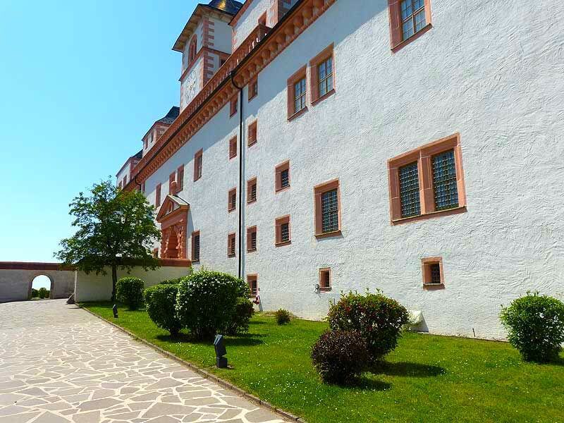 Seitenansicht Schloss Augustusburg