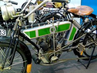 Grün-graues Motorrad ausflugsziel augustusburg 63
