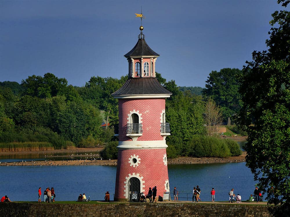 Leuchtturm Radebeul mit Besuchern