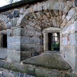 Kleine Fenster in der Burgmauer