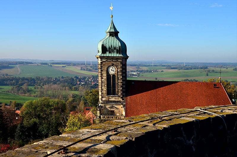 Blick von Burg Stolpen mit Kirche
