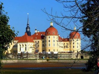 Blick aufs Schloss Moritzburg fischerfest moritzburg 014