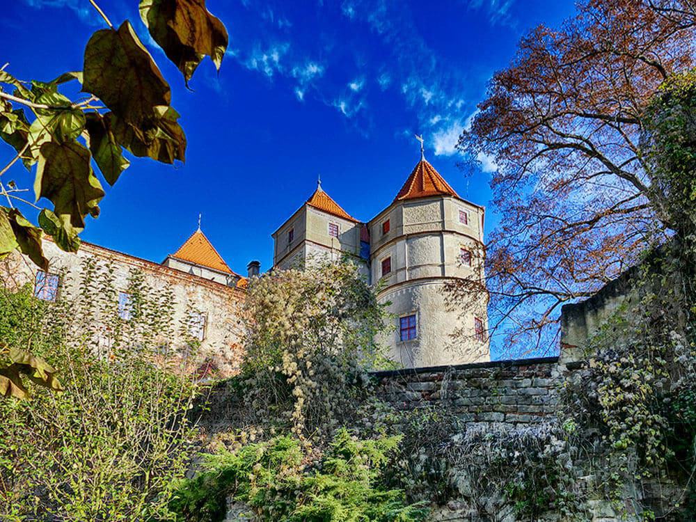 Schloss Scharfenberg mit Mauer
