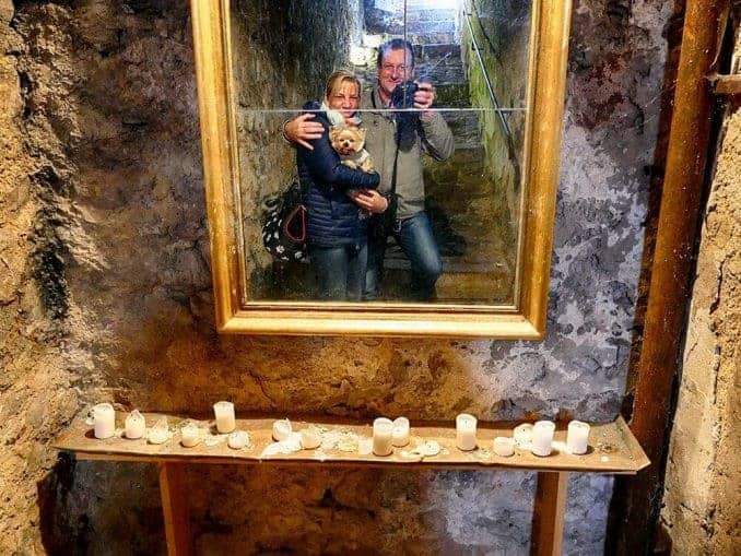 Spiegel Kerzen Selfie Gemäuer