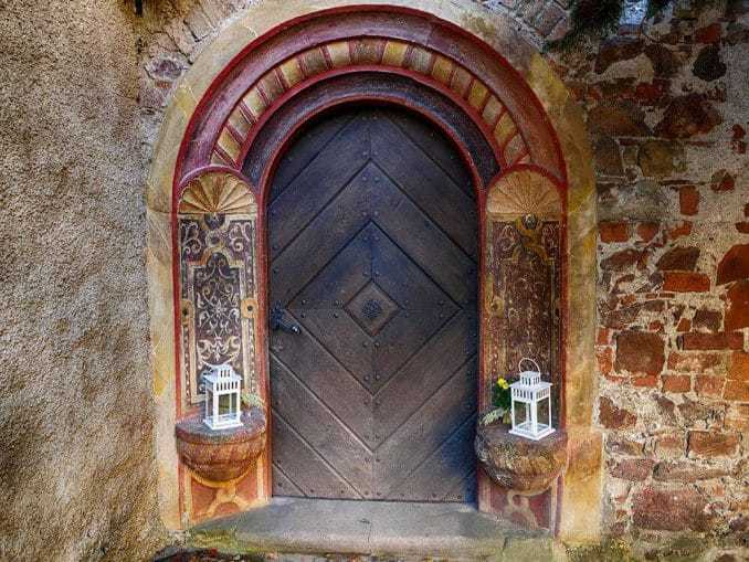 Eingang Holztüre Laternen Ornamente