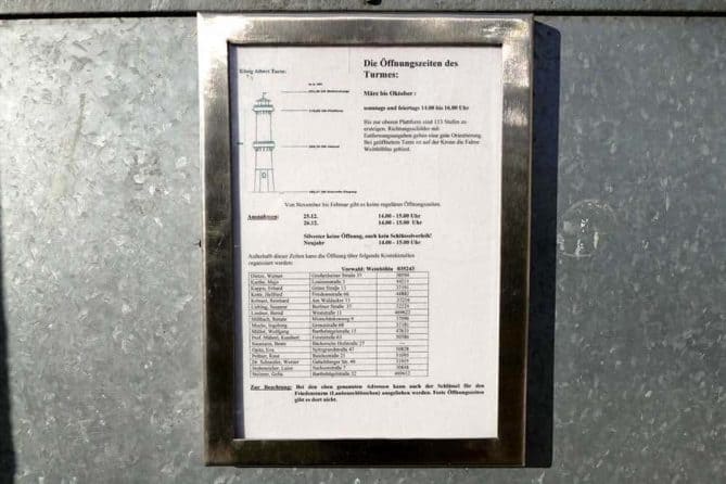Koenig-Albert-Turm Tafel mit Öffnungszeiten Koenig Albert Turm Weinboehla 6
