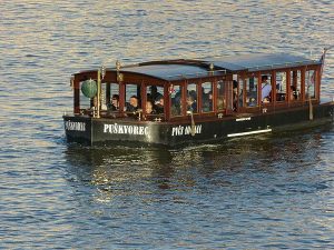 Moldau Touristen Fluss Boot