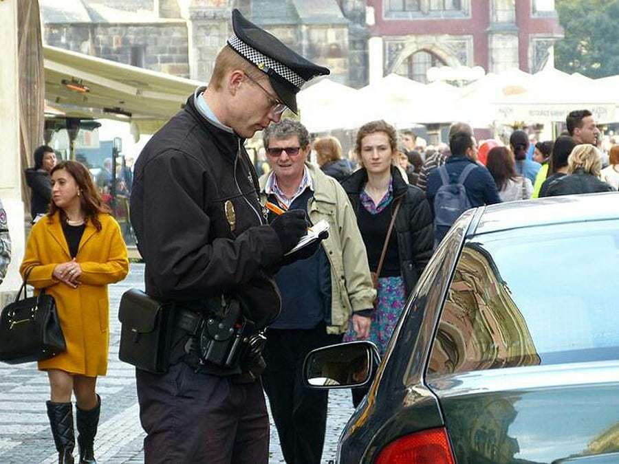Polizist Prag Knöllchen