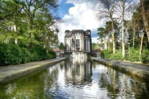 Außenansicht mit Wasserbecken Urnenhain Tolkewitz Krematorium