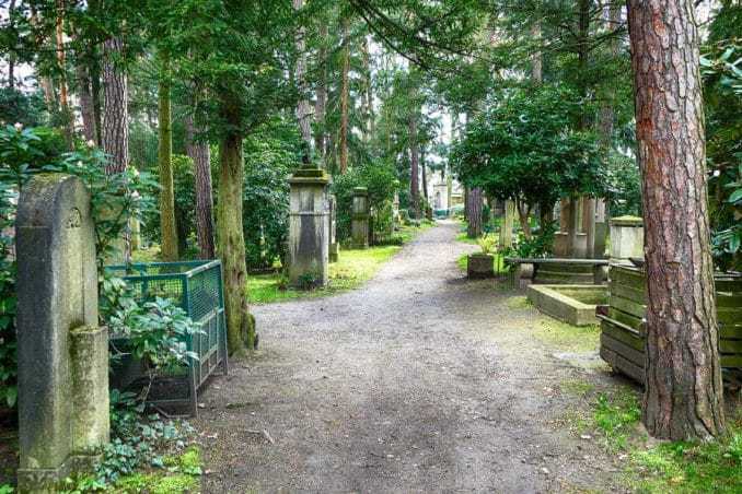 Waldweg Urnenhain Tolkewitz Krematorium