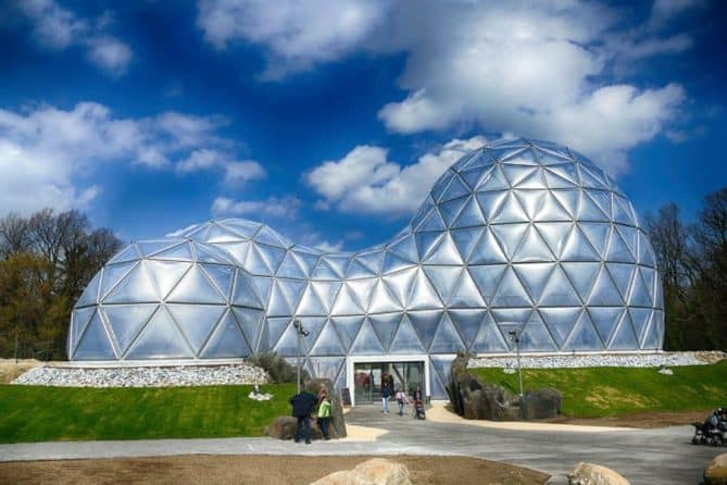 Futuristisches Gebäude Eingang Saurierpark Kleinwelka saurierpark kleinwelka bild 003