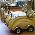 DDR Museum Kinderwagen beige