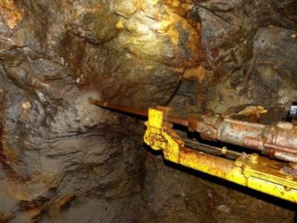 Bohrmaschinen im Bergwerk Reiche Zeche Freiberg silberbergwerk reiche zeche freiberg 027