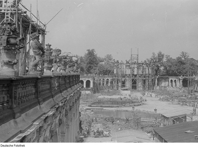 Zerstörter Zwinger (1948) Deutsche Fotothek‎ CC BY-SA 3.0 de