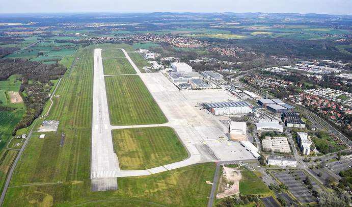 Luftbild des Flughafens Dresden Carsten Steger CC BY-SA 4.0