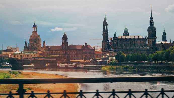 Dresden über der Elbe