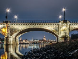 Dresden Brücke mit Blick auf Frauenkirche