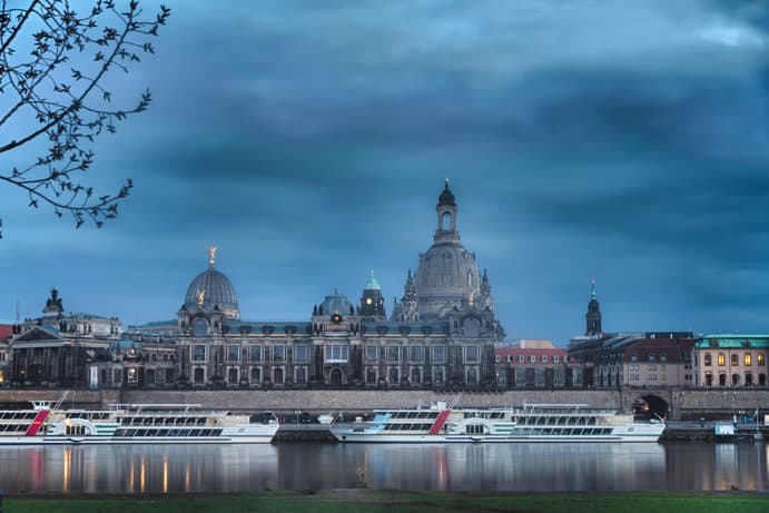 Asthma und die städtische Umwelt Dresden bewölkt