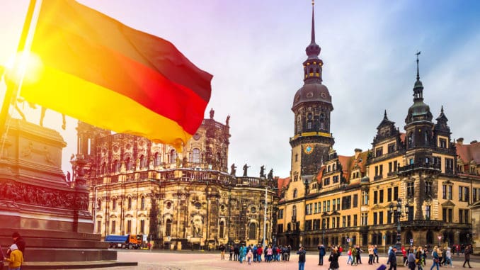 Dresden mit Deutscher Fahne