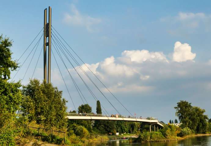 Die Molenbrücke in Dresden-Pieschen am Tag nach ihrer Eröffnung