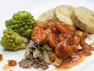 Essen auf Rädern in Dresden Gänseragout mit Romanesco / Essen auf Rädern Holzke Menü
