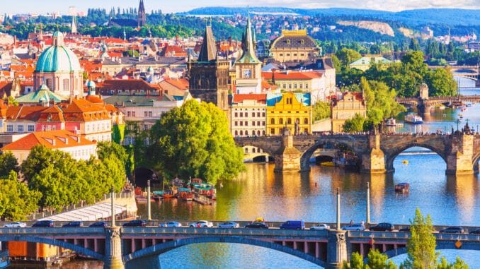 Prag Moldau Karlsbrücke