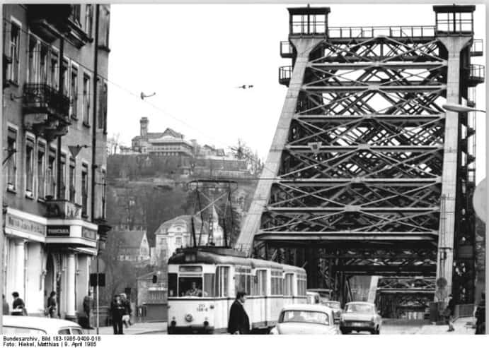 ET 57 Strassenbahn auf dem Blauen Wunder 