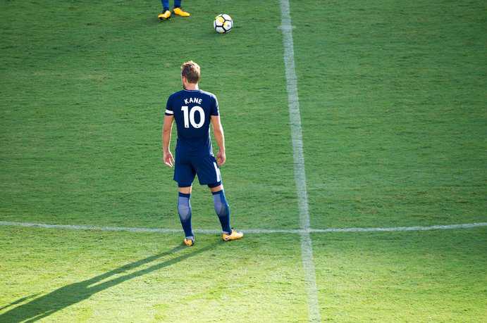Die Bundesliga – warum wird sie immer attraktiver für den Wettmarkt? Harry Kane mit Rückennummer 10