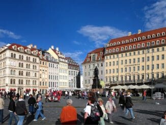 Dresden Neumarkt mit Steigenberger Hotel de Saxe