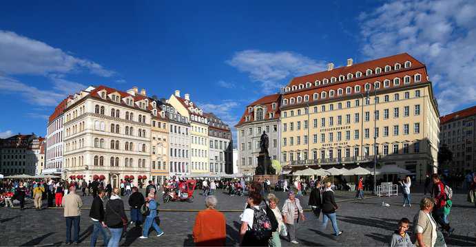 Dresden Neumarkt mit Steigenberger Hotel de Saxe