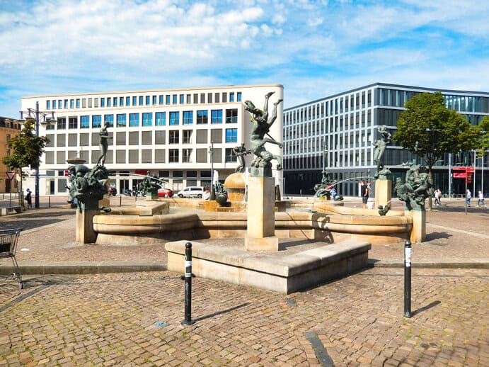 Ein Abstecher nach Halle (Saale): Geschichte, Kultur und ein gutes Bett für die Nacht Göbelbrunnen