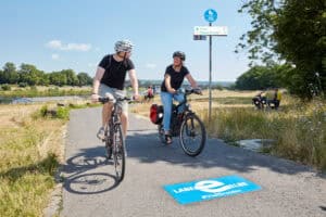 Neue Wegmarken am Elberadweg: Dresden bekommt Piktogramme gegen das Radchaos am Terrassenufer Piktogramme entlang des Elberadwegs