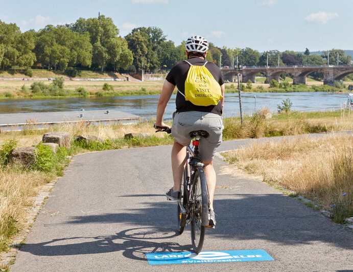 Neue Wegmarken am Elberadweg: Dresden bekommt Piktogramme gegen das Radchaos am Terrassenufer Weniger Konflikte, mehr Sichtbarkeit