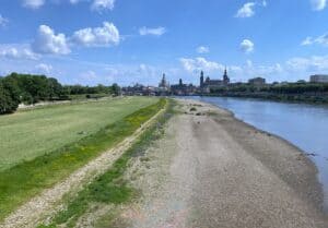 Elberadweg in Dresden auf Höhe der Elbwiese