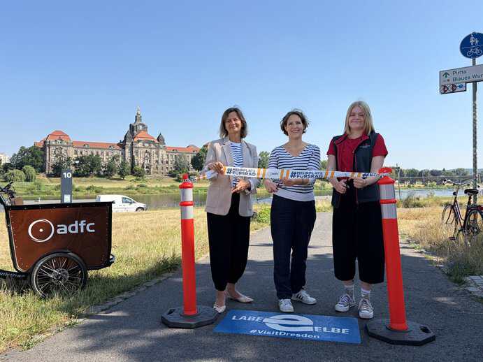 Neue Wegmarken am Elberadweg: Dresden bekommt Piktogramme gegen das Radchaos am Terrassenufer Offizielle Eröffnung